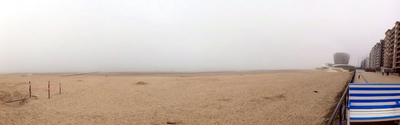 Blick über den Strand zum Casino Middelkerke