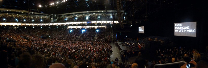 Die ausverkaufte O2-World wartet auf Ennio Morricone