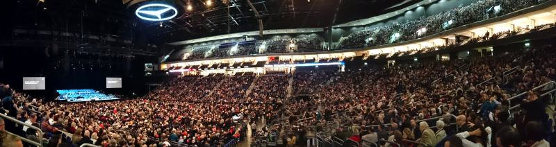 Die ausverkaufte Mercedes-Benz-Arena wartet auf Ennio Morricone