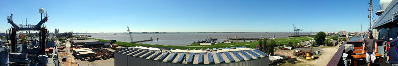 Blick vom Einsatzgruppenversorger Bonn auf die Weser