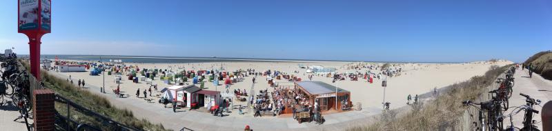 Blick von der Promenade auf den Strand