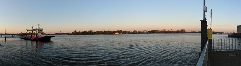 Die Weser am Fähranleger Farge in der Morgendämmerung