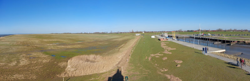 Blick vom Leuchtturm Kleiner Preuße in Wremen in Richtung Deich