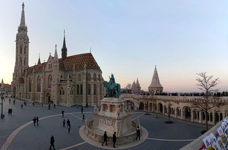 Die Matthiaskirche und die Fischerbastei