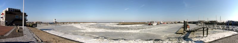 Der vereiste Hafen von Lauwersoog