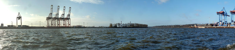 04.01.2015 - Hamburg - Die Elbe im Hamburger Hafen