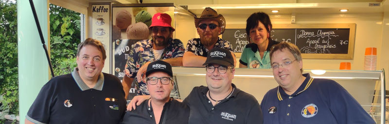 Gruppenfoto am Eisstand