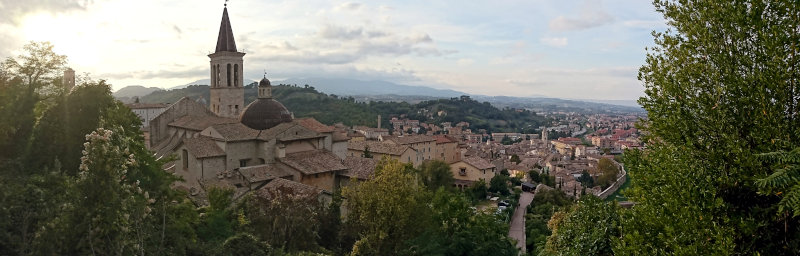 15.10.2019 - Spoleto - Blick auf den Dom und die Stadt