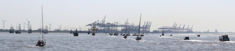 Die Einlaufparade nimmt Kurs auf Bremerhaven