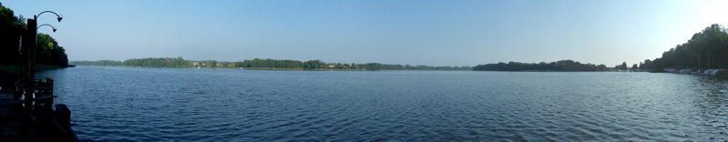 Blick vom Steg der Westernstadt auf den Röddelinsee