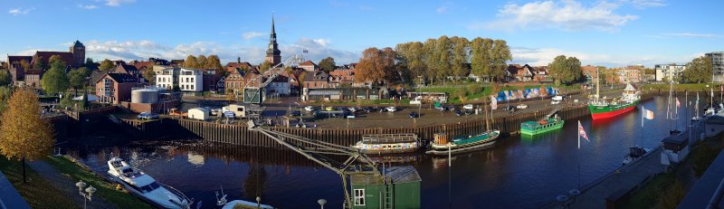 Blick vom Balkon unseres Hotels auf den Stadthafen und die Altstadt