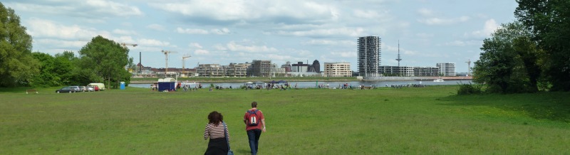 Blick über den Strand in Woltmershausen in Richtung Überseestadt