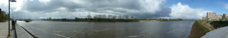 Blick auf die Weser am Landmark Tower