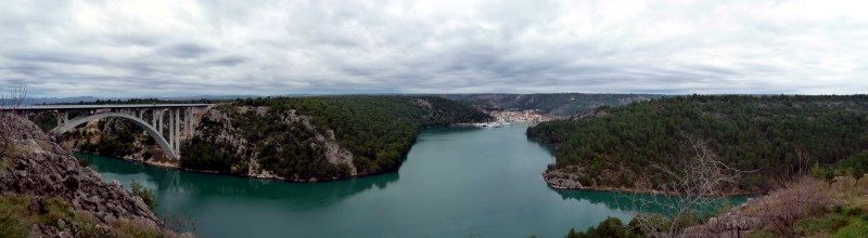 20.12.2014 - Skradin - Blick über die Krka auf den Ort Skradin